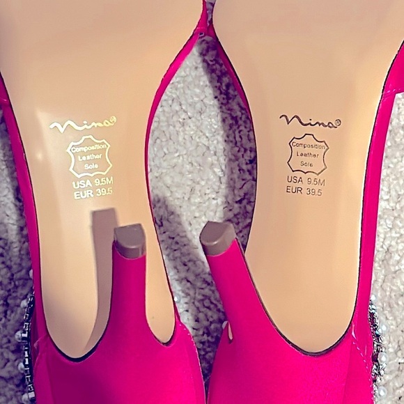 Nina Fuchsia Pearl-Gem Embroidered Heels (9.5M) - Picture 7 of 13